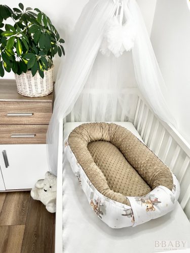 Pilótaálom – Repülős maci babafészek mogyoróhéj színű minky puhasággal
