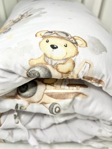 Bbaby járókabetét – Repülős Mackó, fehér alapon barna pamutvászon