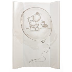 LufiMackó pelenkázólap – lufival repülő mackó grafika bézs-barna színvilágban, merev peremes 80×50 cm