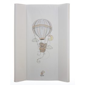 Hőlégballonos Maci pelenkázólap – bézs-barna színekben, hőlégballonban lebegő mackóval, puha peremes, 70×50 cm