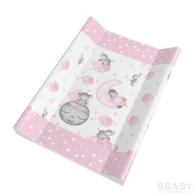 Bébi Elefánt pelenkázólap – rózsaszín alapon holdon alvó elefánttal, puha peremes, 70×50 cm