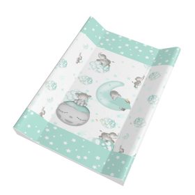 Bébi Elefánt pelenkázólap – zöld alapon holdon alvó kiselefánt mintával, puha peremes, 70×50 cm