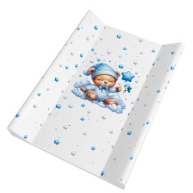 Felhős Maci pelenkázólap – világoskék alapon felhőn alvó mackó mintával, 70×50 cm, puha peremes