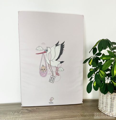 Sík pelenkázólap 50x70 – Rózsaszín gólya mintával | Vízlepergető, puha alátét újszülötteknek
