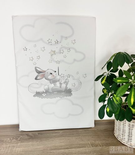 Sík pelenkázólap 50x70 – Nyuszi Bűbáj mintával | Puha, vízlepergető alátét kisbabáknak