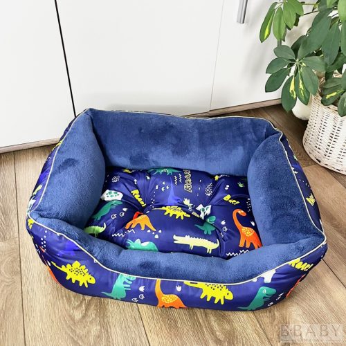 Dínó S kutyafekhely – Kicsi kuckó 2–5 kg-ig | Sötétkék plüss belső, dínós vízlepergető huzattal