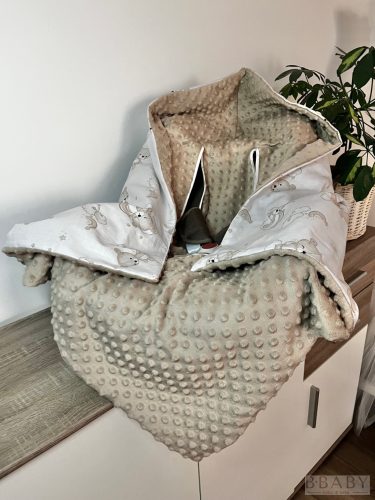 SzivárványMackó – Bélelt babatakaró hordozóba 88×88 cm | Pamutvászon, mogyoró minky, kapucnis, övátbújós kialakítás