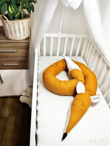 Rozsdi róka szundi hengerpárna – a babaszoba vagány kis kedvence