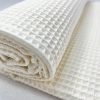 Vanília waffle babatakaró 70x90 cm – légáteresztő pamut takaró babáknak