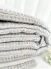 Szürke waffle pamut kiságy rácsvédő 200x30 cm – bbaby